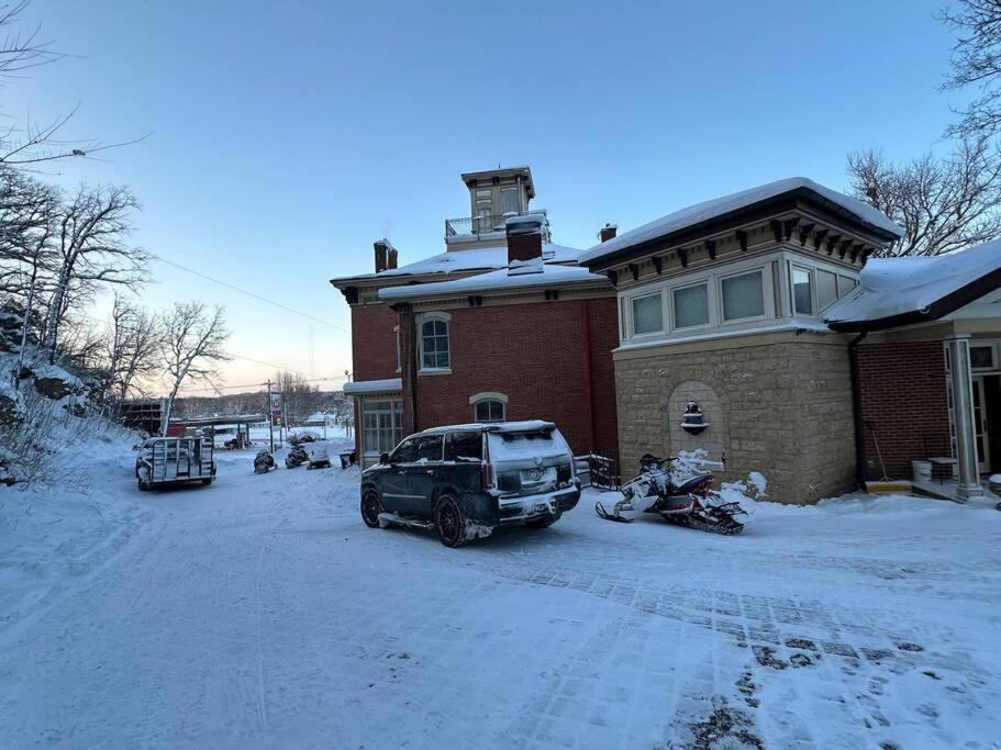 Merry Mansion East Dubuque Exterior photo