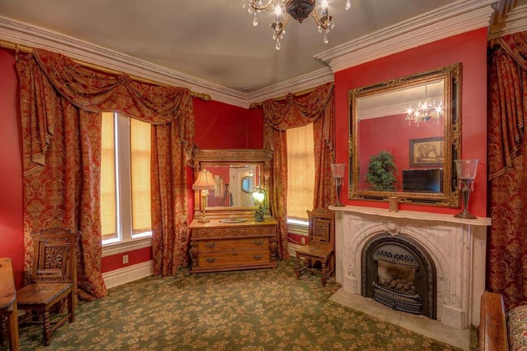 Merry Mansion East Dubuque Exterior photo