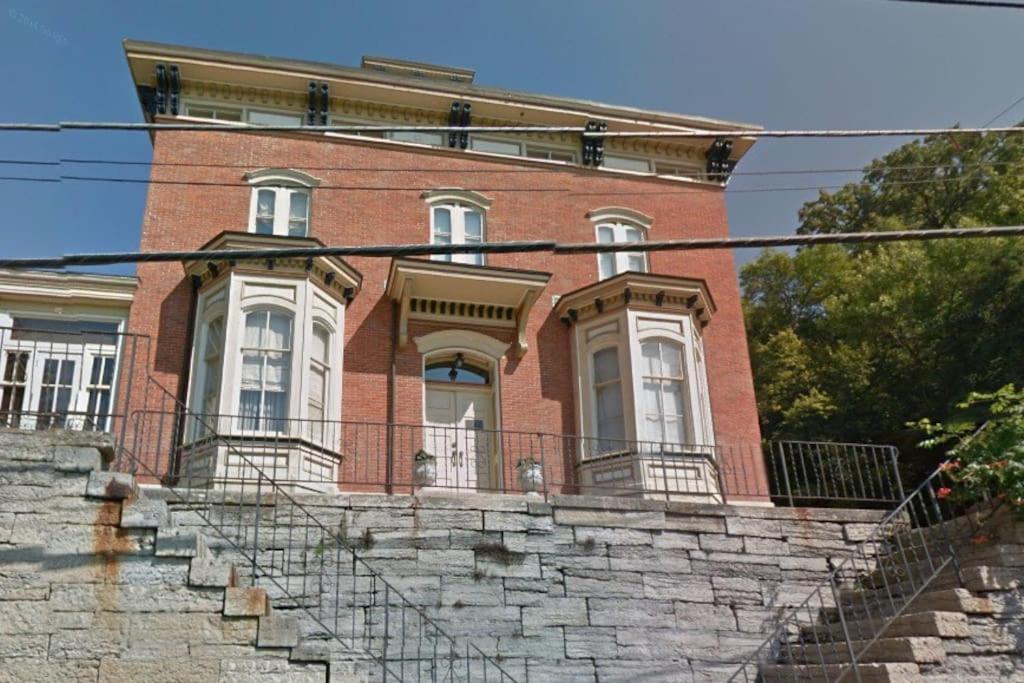 Merry Mansion East Dubuque Exterior photo