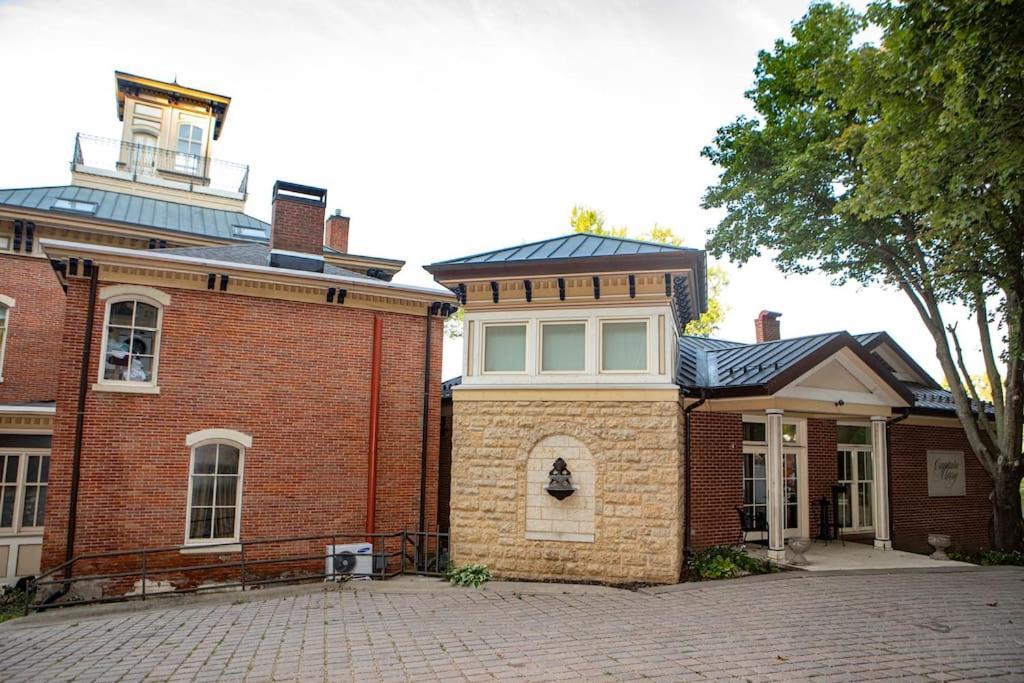 Merry Mansion East Dubuque Exterior photo